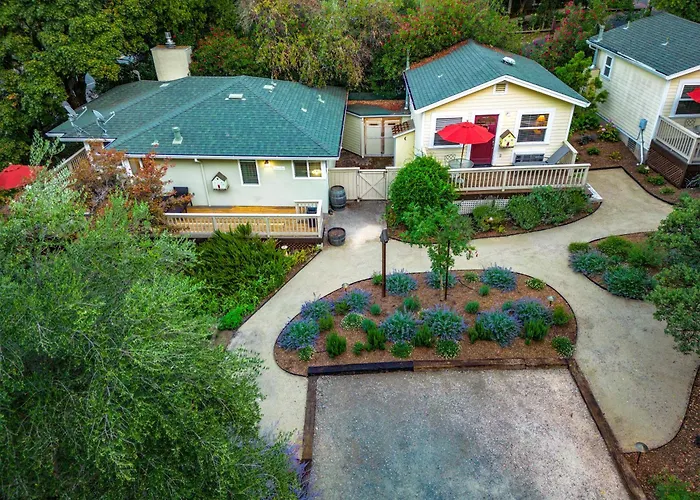 Aurora Park Cottages