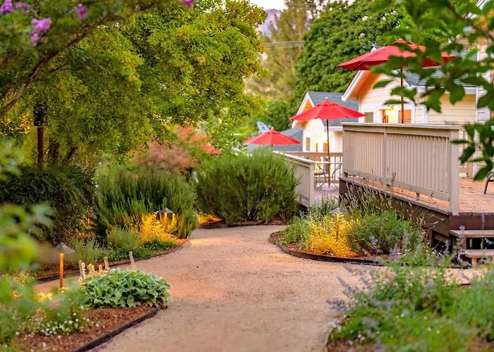 Aurora Park Cottages